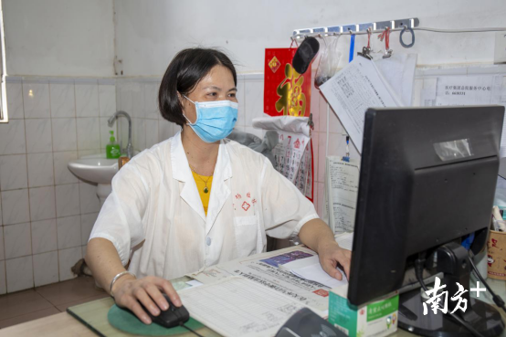 長期從事基層醫(yī)療工作的成志芳。