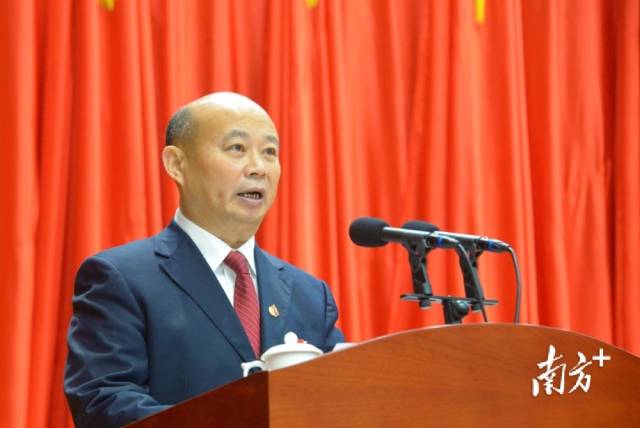 市政協(xié)黨組成員、副主席陳儀寧向大會(huì)報(bào)告五年來提案工作情況。張曉欣 攝